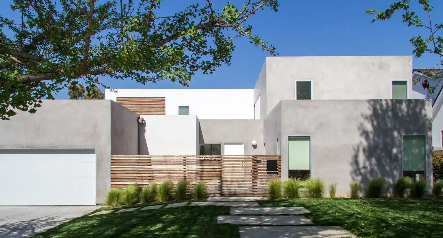 Modern hillside residence with minimalist concrete design and indoor–outdoor living spaces.